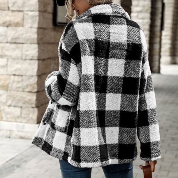 Cozy White Black Plaid Button up Teddy Oversized Jacket Shacket - Picture 8 of 9